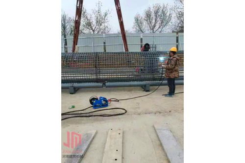 鋼筋籠盤絲機全自動滾焊機在電桿生產中的應用與優(yōu)勢